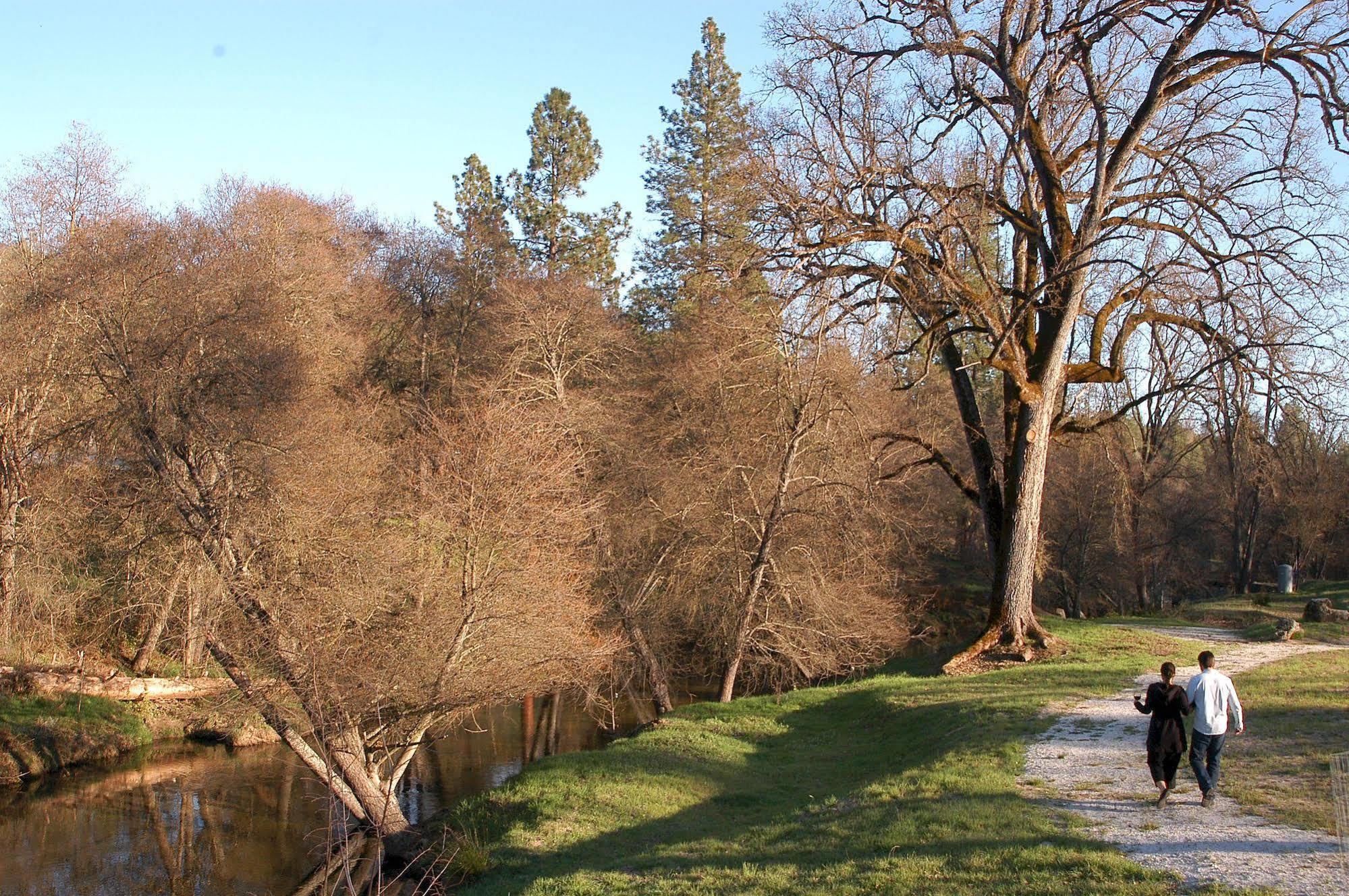 Queen'S Inn By The River Oakhurst Eksteriør bilde